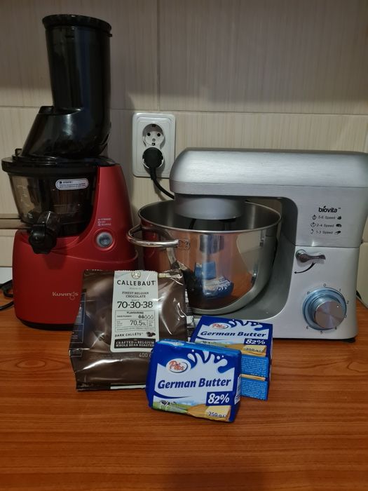 Prajituri de casa Islere cu nuca si crema de ciocolata