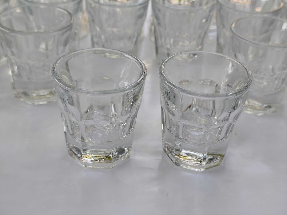 28 стъклени чаши за шотове 25 ml.