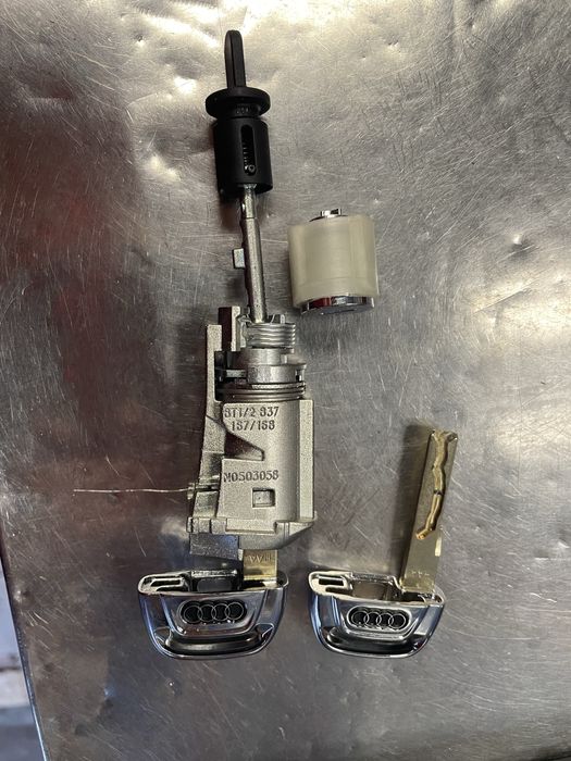 Оригинална нова ключалка за Ауди