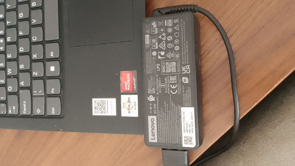 Lenovo notebook sotiladi