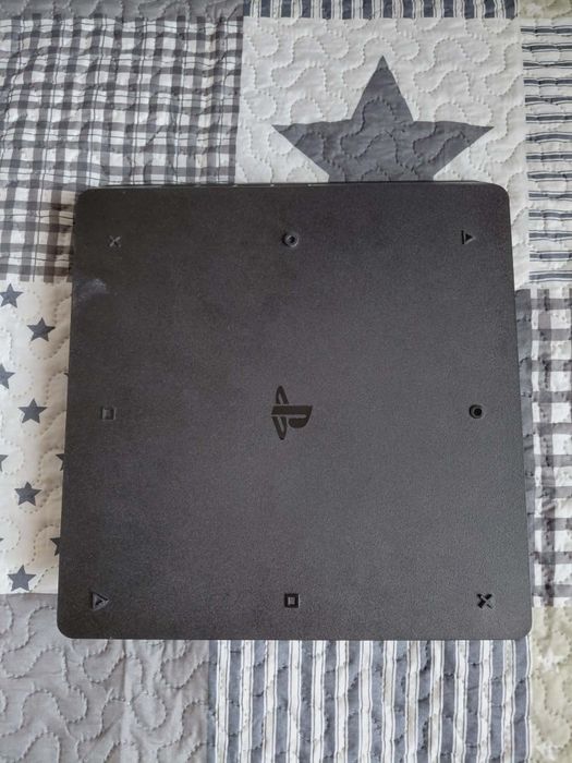 Продавам Play station 4
