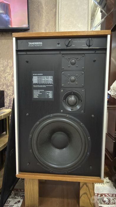 Tandberg studio monitor( norvey)