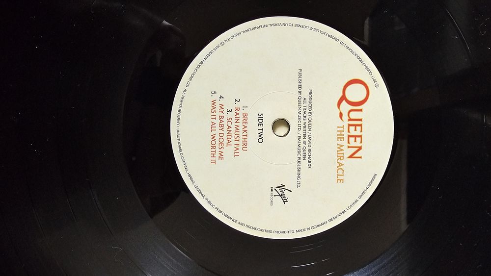 Продается виниловая пластинка QUEEN-MIRACLE,1989  г.