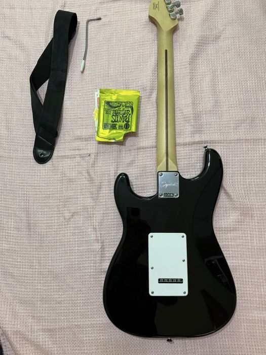 Электрогитара Fender Squier