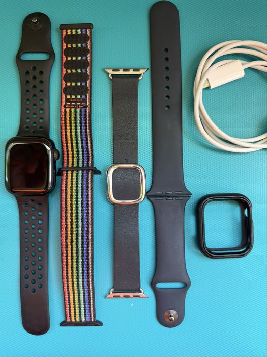Apple  Phone 11 и Apple Watch Series 7