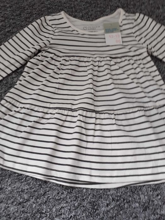 нови 2 броя комплект роклички за момиче 12-18месеца