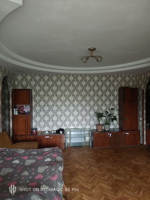 Продам квартиру 3-х комнатную