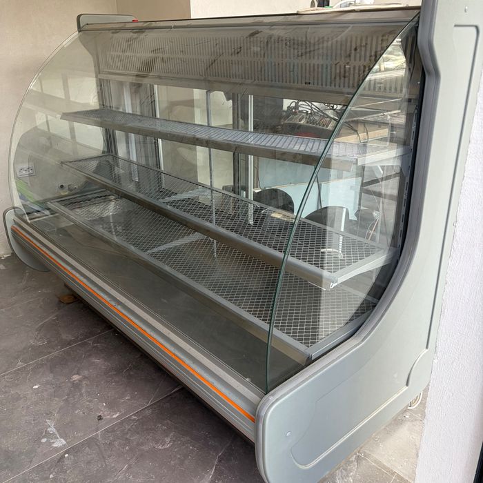 Хладилна витрина