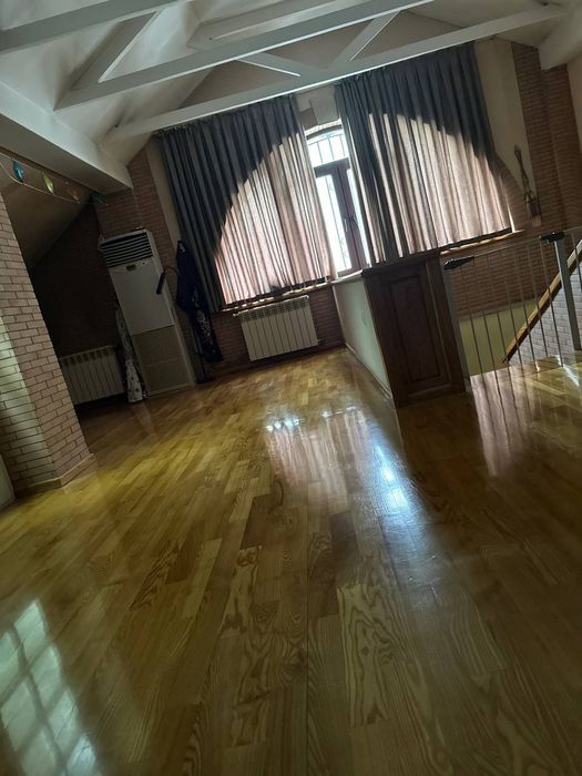 Срочно продаю Дом. В центре Уста Ширин