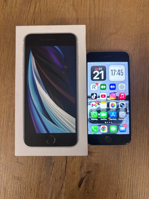 iphone se 2020 перфектно състояние 100% батерия