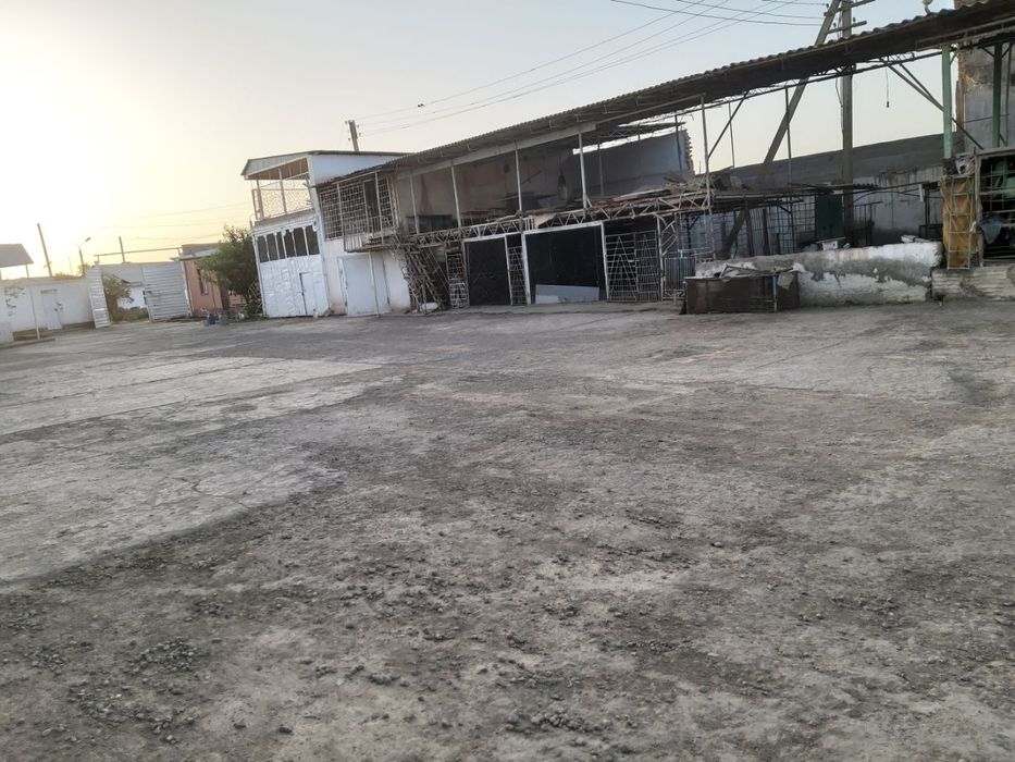 Uy sotiladi. Maydoni katta 50 so'tix