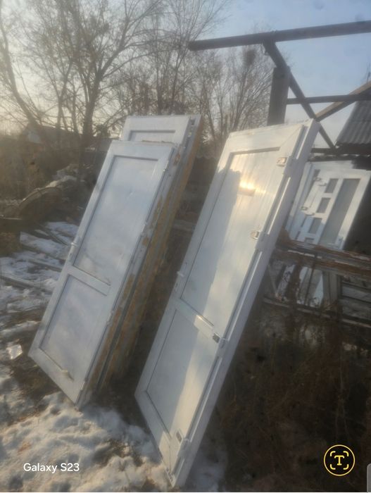 Пластиковые двери продаётся