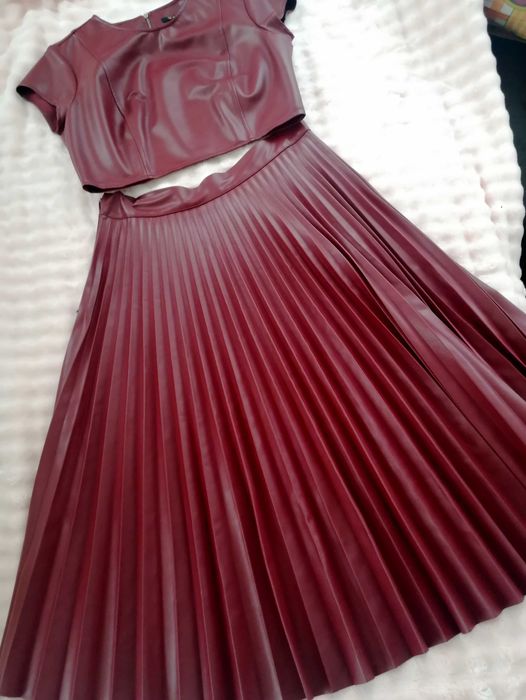 Червен кожен комплект костюм пола и блуза "Te amo" / "Те амо" размер L