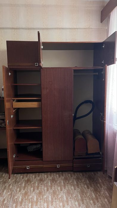 Продам плательный шкаф