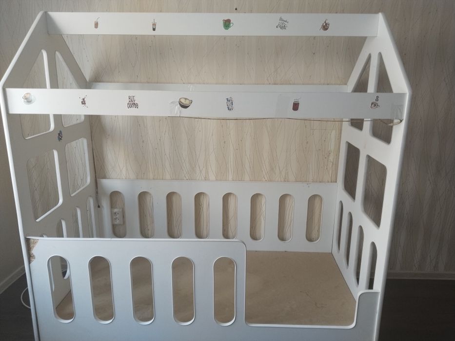 Отдам даром самовывоз кровать и камод