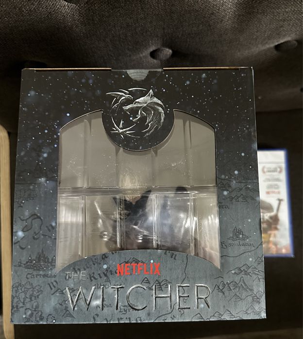 The Witcher комплект - PS5 игра + официална Dark Horse статуетка!