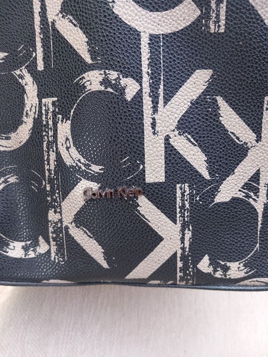 Оригинална чанта на Calvin Klein