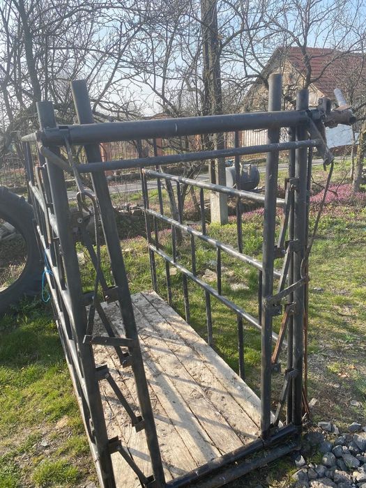 Vând stand contenție