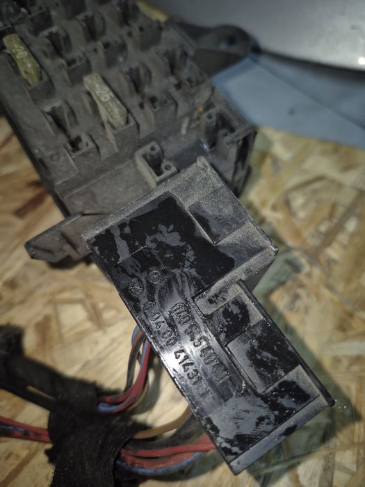 Блок от предохранителя Mercedes W140