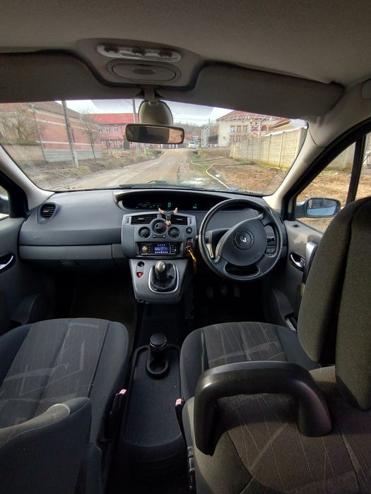 Renault grand scenic devanzare