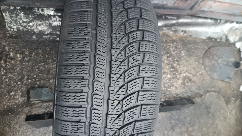 215/50/17 Nokian