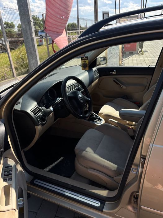 VOLKSWAGEN Bora