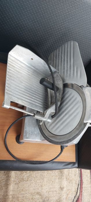 Продам слайсер - ломтерезка в отличном состоянии