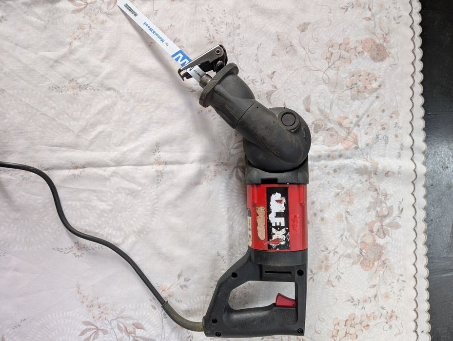 Продавам саблен трион Flex