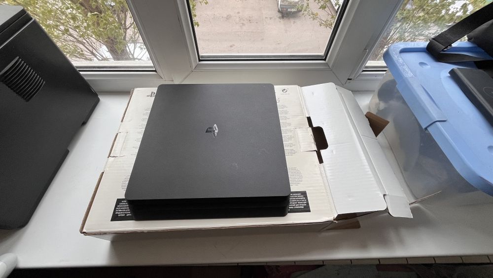 playstation 4 slim 1TB