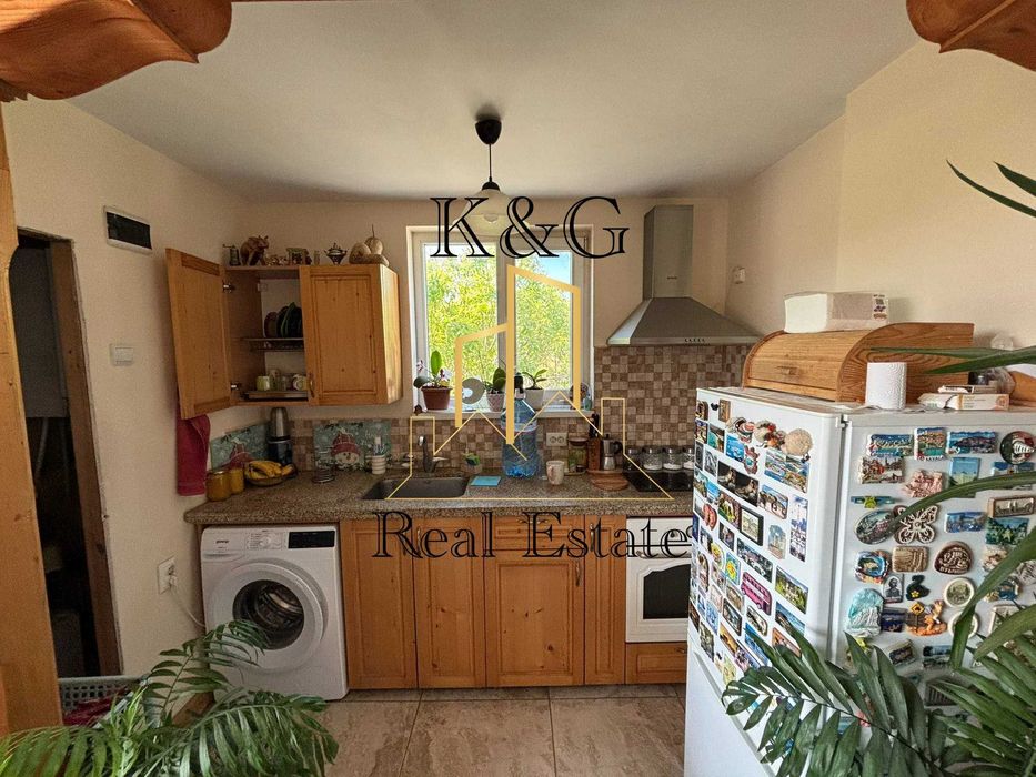 Етаж от къща в кв " Варош "