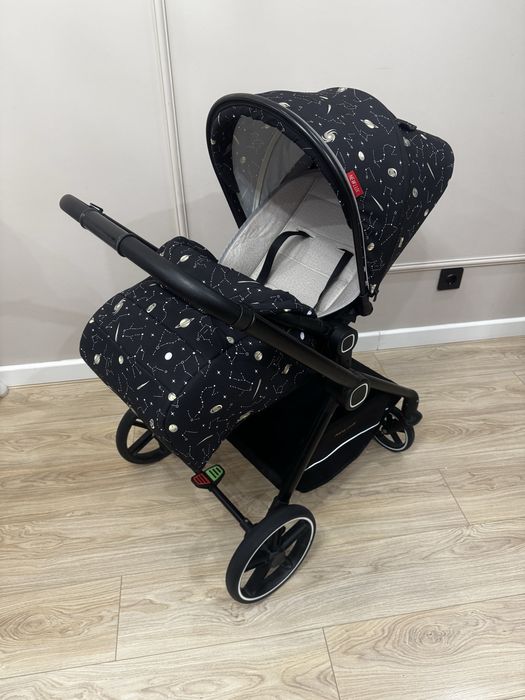 Коляска для малышей