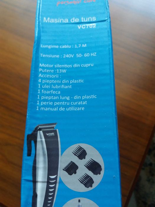 masina electrica noua de tuns parul si barba  accesorii pret 70 lei