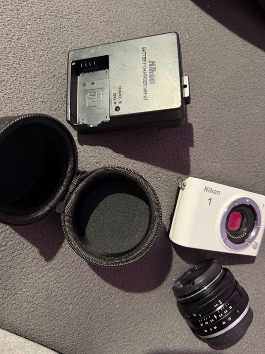 Nikon 1 S1 cu obiectiv manual