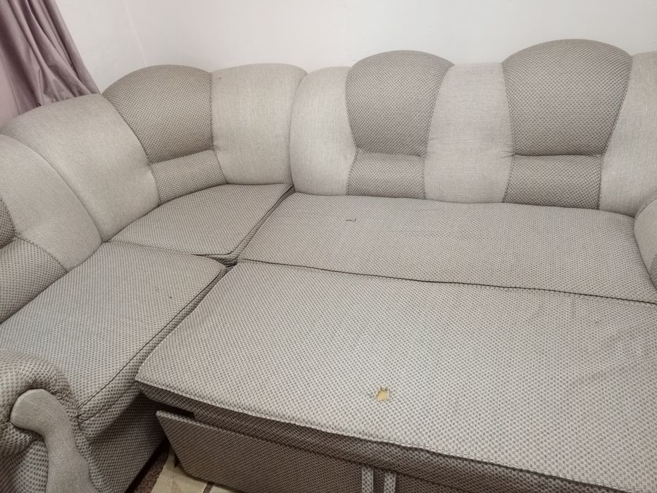Продам угловой диван с креслом