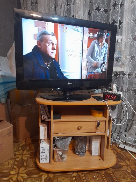 Продаётся тумба по телевизор.