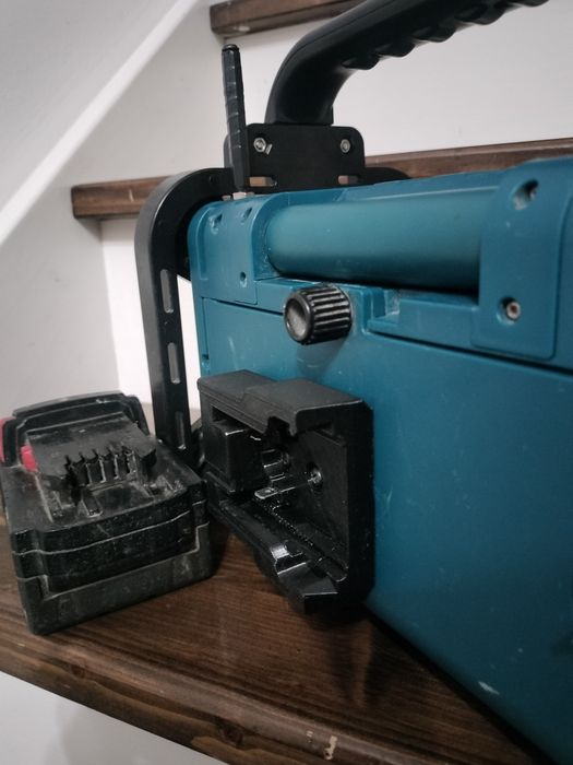 Radio adaptat milwaukee