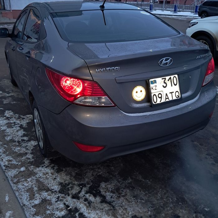 Хундай акцент  2013 год 1,6