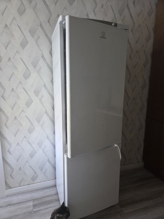 Холодильник Indesit