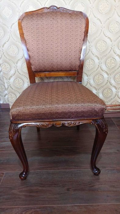 Mobila veche din lemn masiv