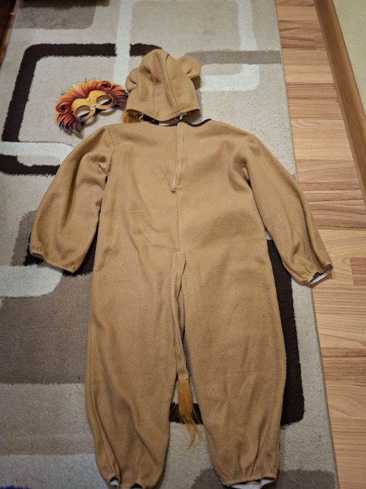 Costum pt serbare leu.