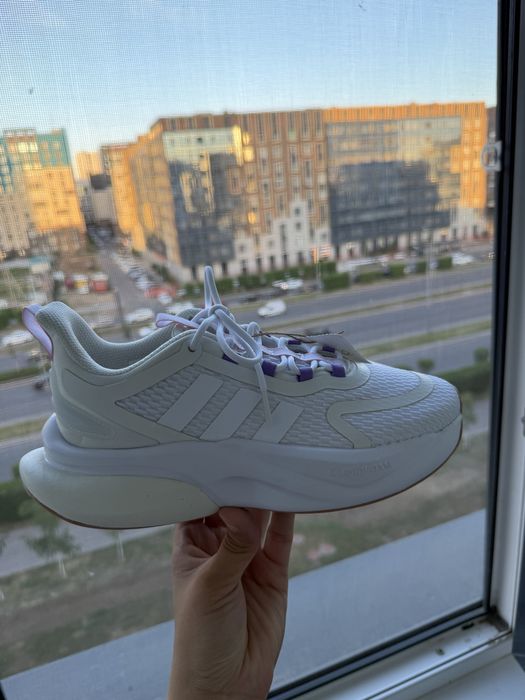 Продам кроссовки Adidas