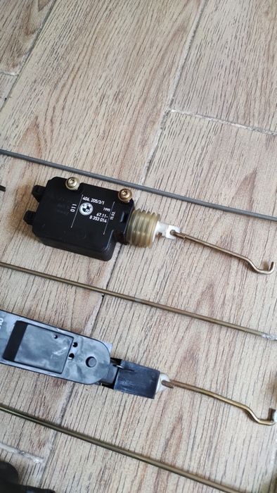 Замки петли багажника БМВ е34