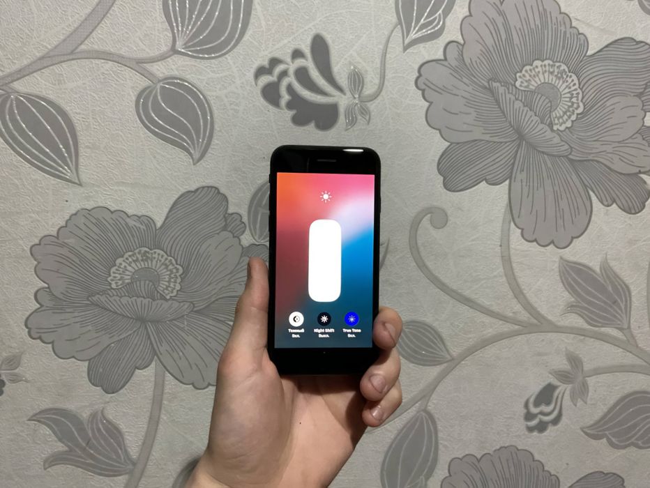 iPhone SE 2020 на 128 ГБ.