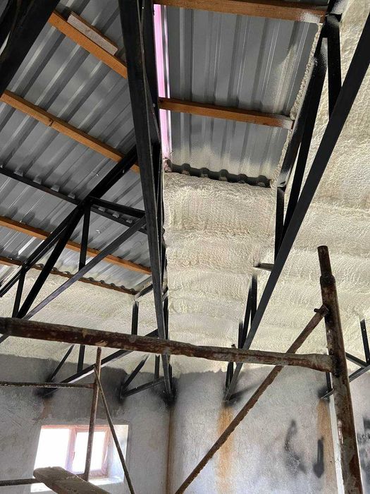 Утепление пеной ППУ ангаров | мансард | крыши | стен | подвалы | полы