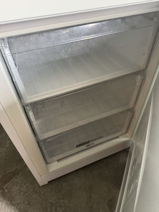 Продам холодильник , 4 года холодильнику