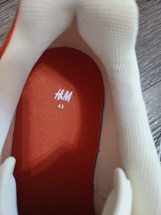 Продам новые кроссовки