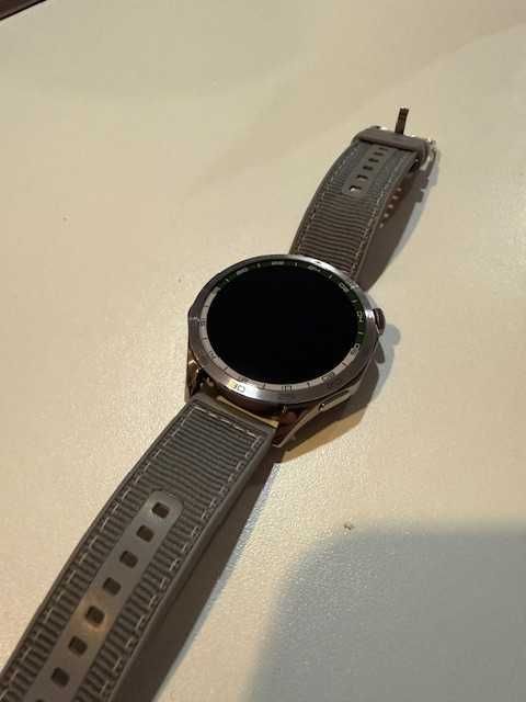 Smartwatch Huawei GT 4, fara urme de folosire