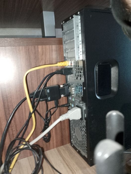 Продавам офис компютър HP