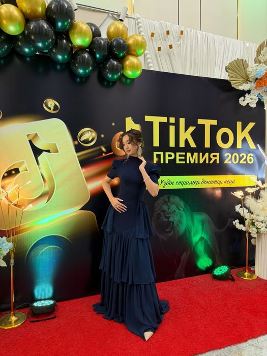 Очень красивое платье, девочки. Надевала всего один раз