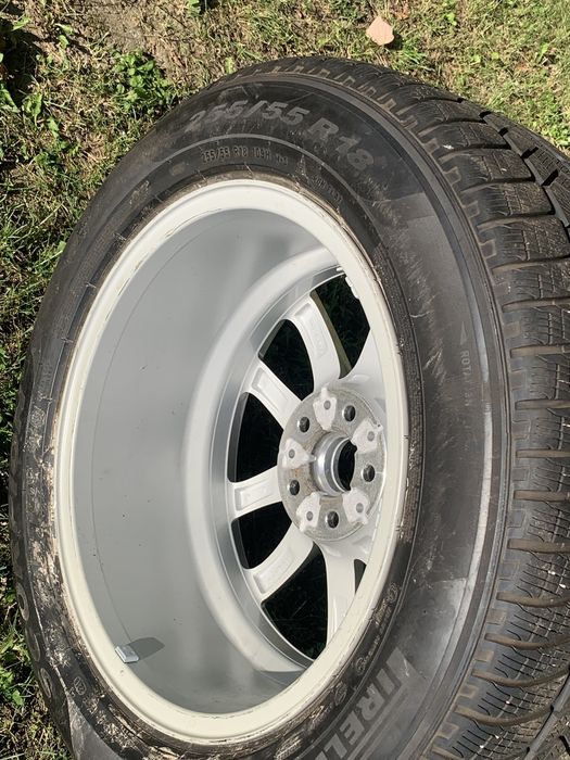 Jante noi cu tot cu cauciucuri de iarna Pirelli
